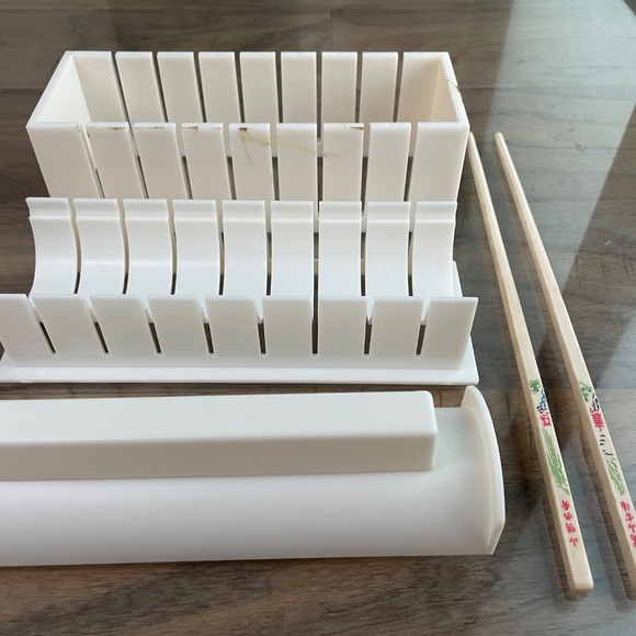 5-Piece Sushi-Making Mold Kit & Chopsticks - Picture 3 of 15